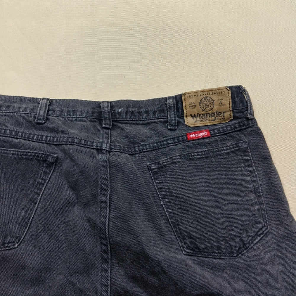 Vintage Wrangler Authentic Jeans Mens 36x32 Made in USA Black Straight Leg 96501